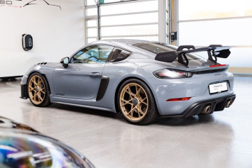 Porsche 718 Cayman GT4 RS 